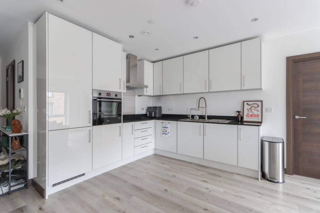 Apartment in Watford - View 4
