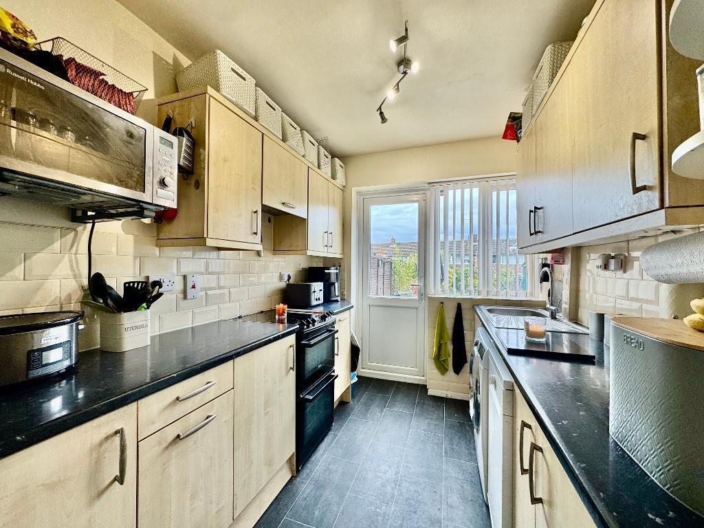 Hollybush Road, Vauxhall Park, Luton, Bedfordshire, LU2 9HQ - View 4