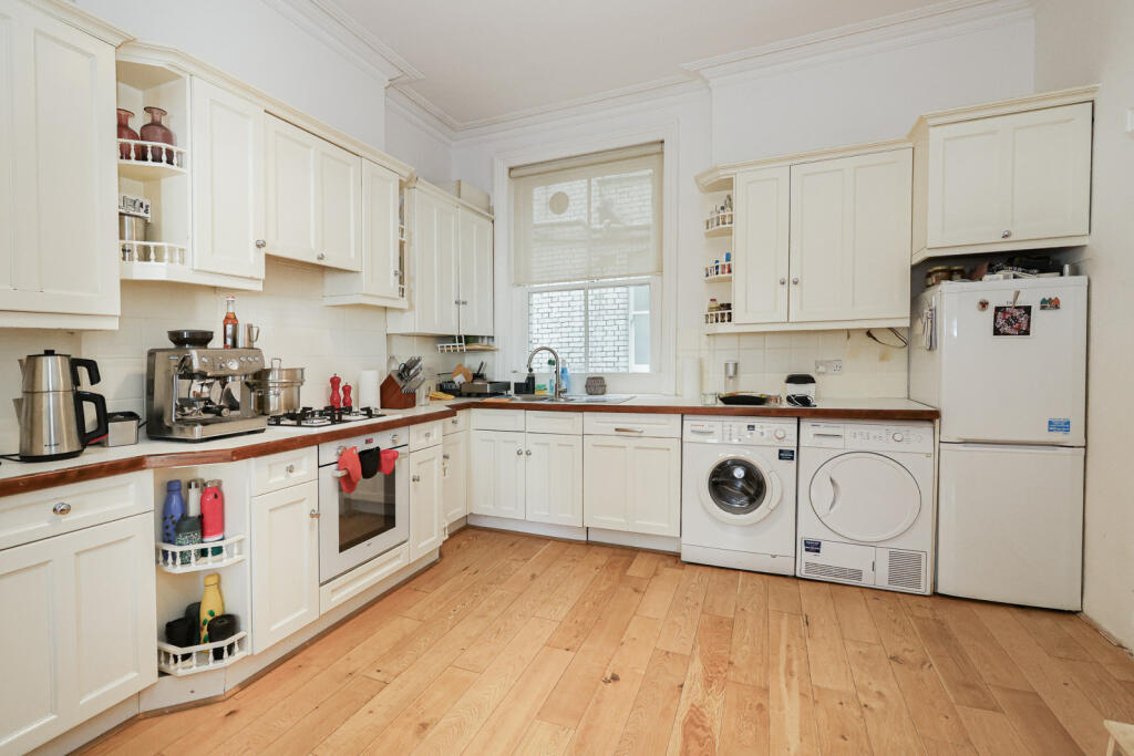 Apartment in London - View 3