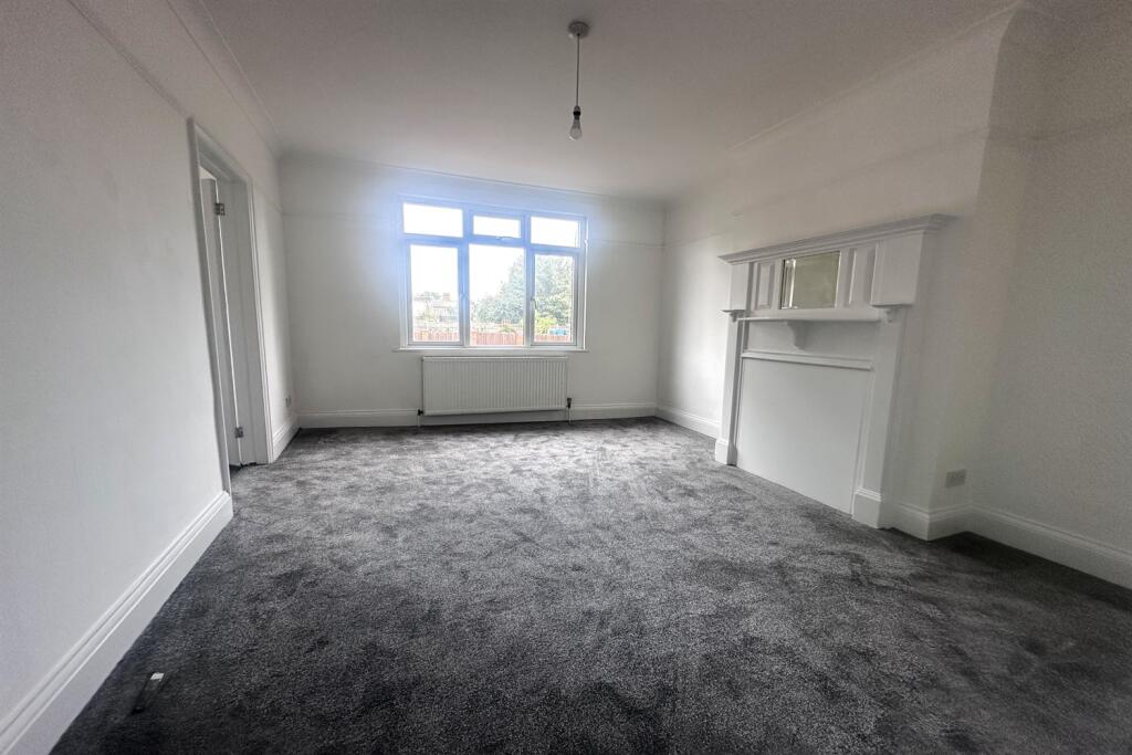 Apartment in Southend-on-Sea, Essex - View 3