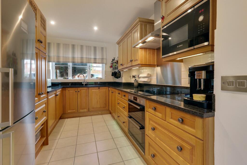 Manor Road North, Hinchley Wood, KT10 photo 2