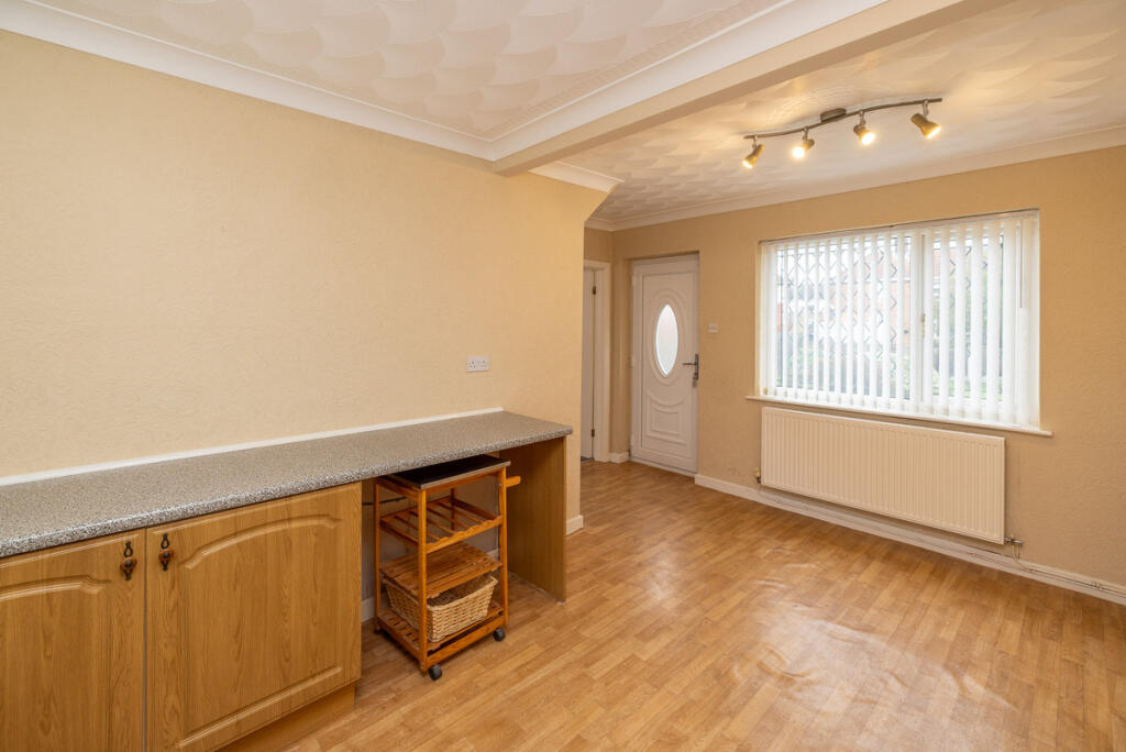 3-bed semi-detached on Cross Street, New Rossington, DN11, £140,000