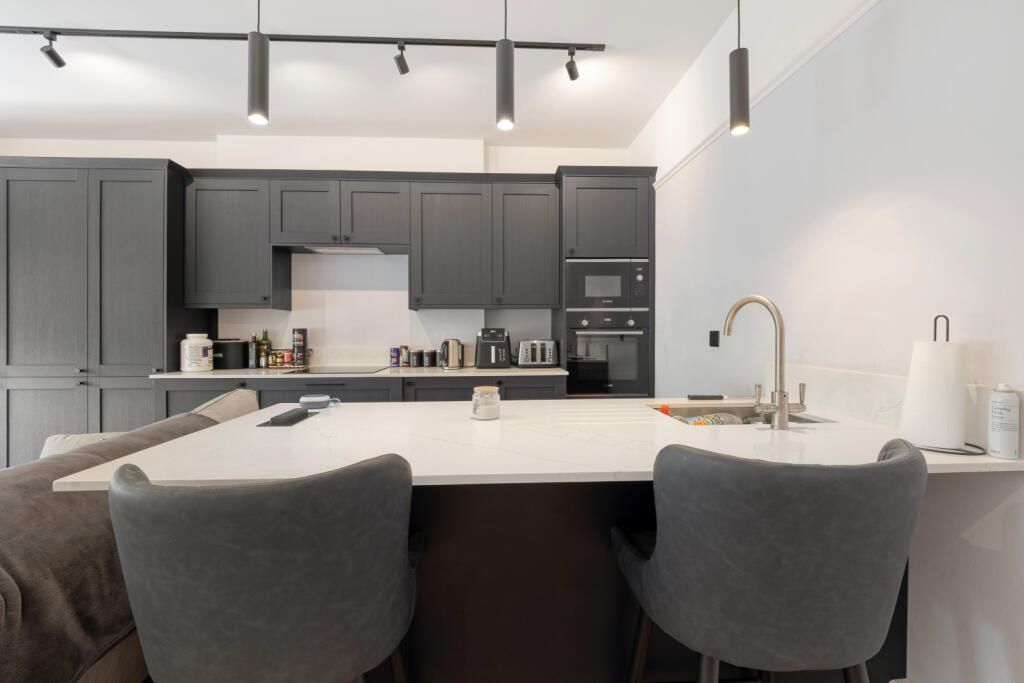 Apartment in Sutton - View 4