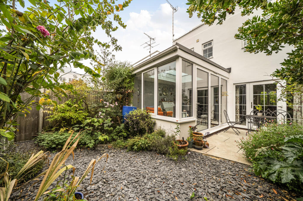 House in Cheltenham, Warden Hill, Lansdown - More