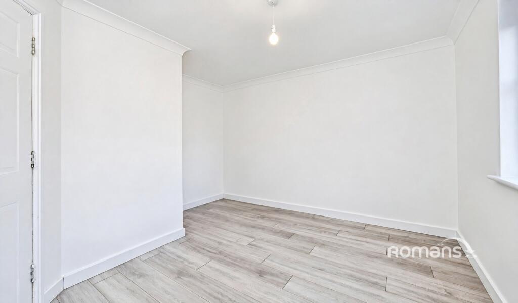 Apartment in Slough, Wexham Court - More