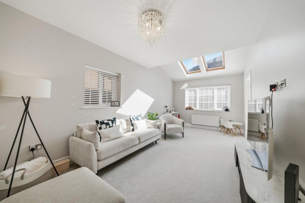 House in Rushcliffe, Nottinghamshire - More