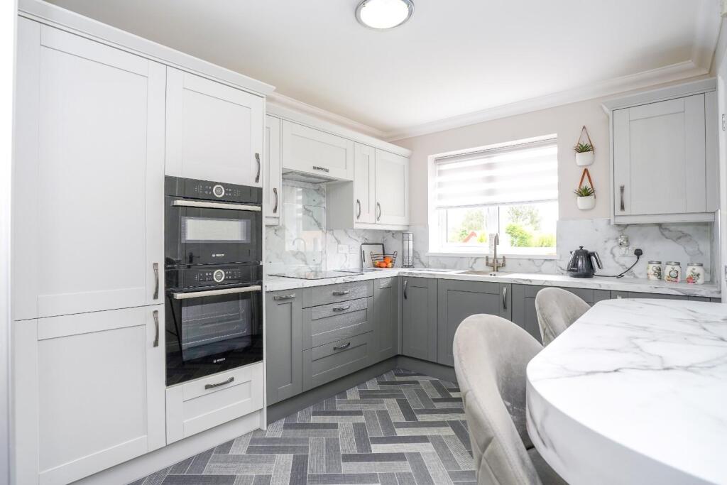 4-bed house on Redhill Road, Castleford, £280,000