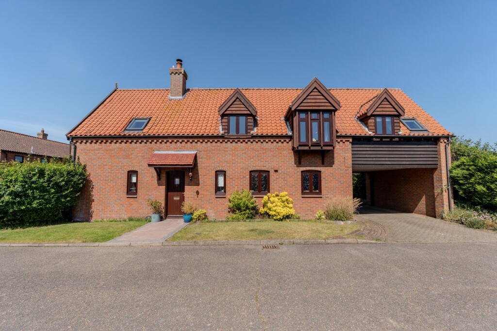 3-bed detached on Millway, Barnby, Beccles, NR34 7PS, £375,000