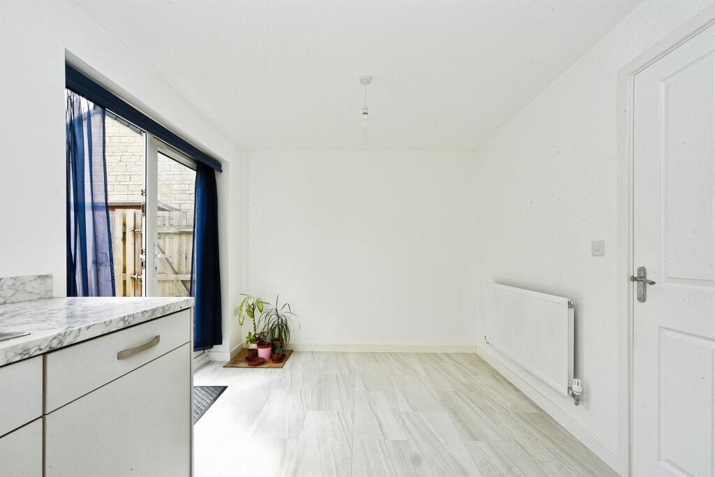 Gregor Drive, Calne photo 4