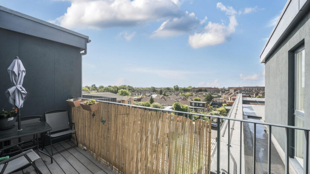 Southville Road, Feltham, TW14 photo 4