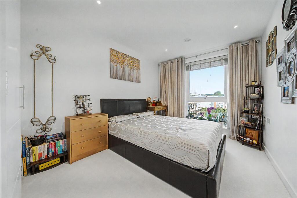 Apartment in Hove, Aldrington - More