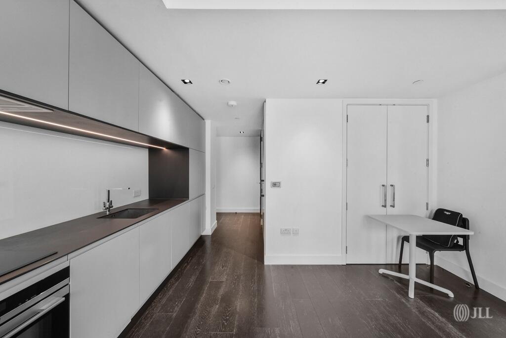 Apartment in London, St John's Estate, Isle of Dogs - View 4