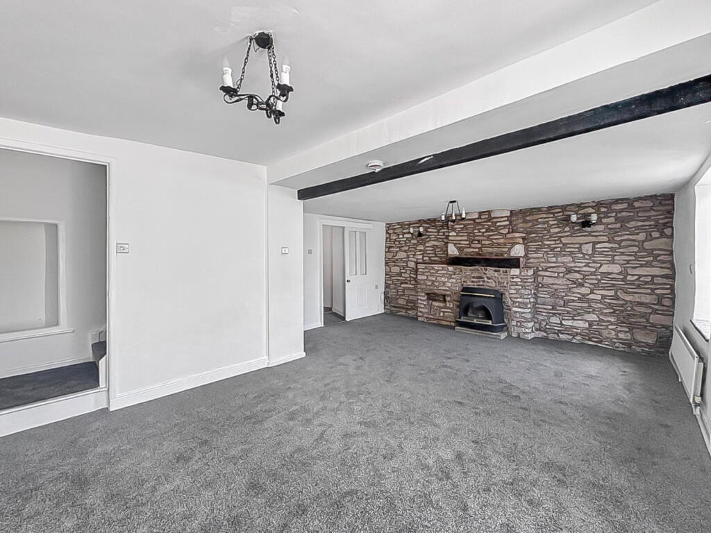 House in Gloucester - View 5