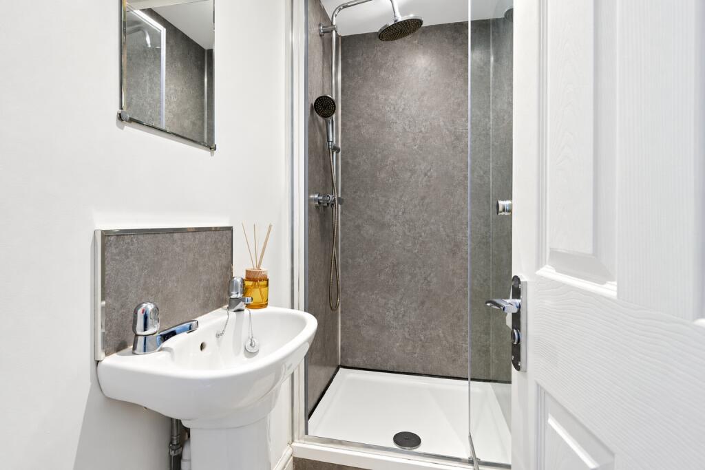 House in Nottingham, Nottinghamshire - View 5