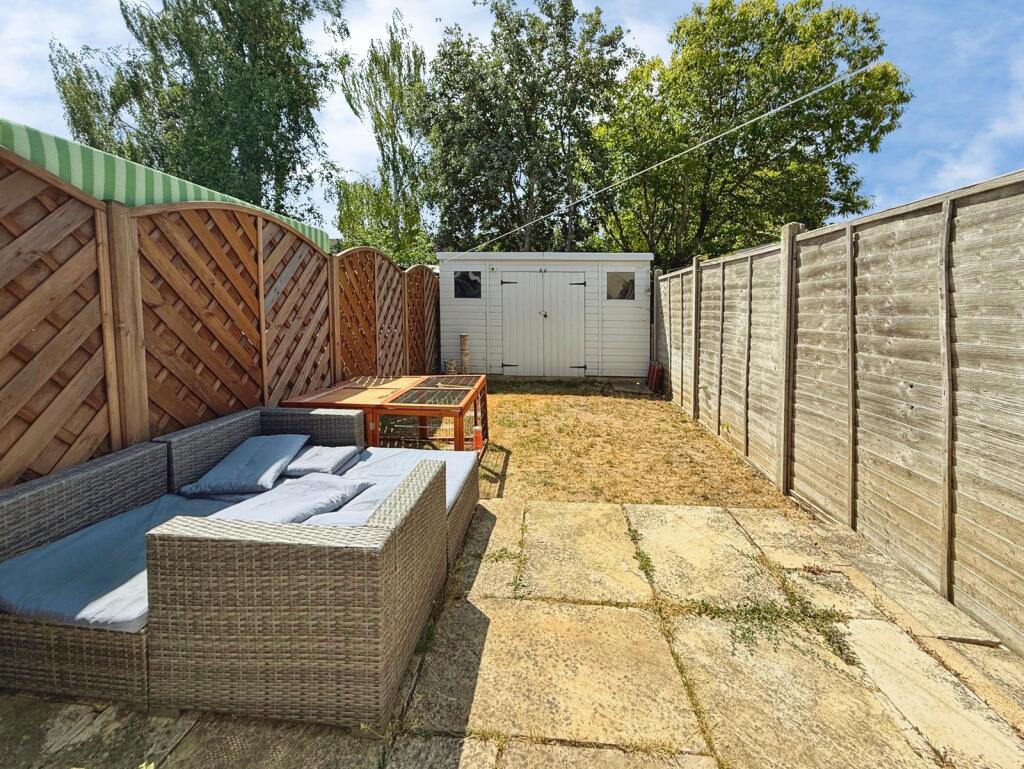 Lapin Lane, Basingstoke, Hampshire, RG22 - More
