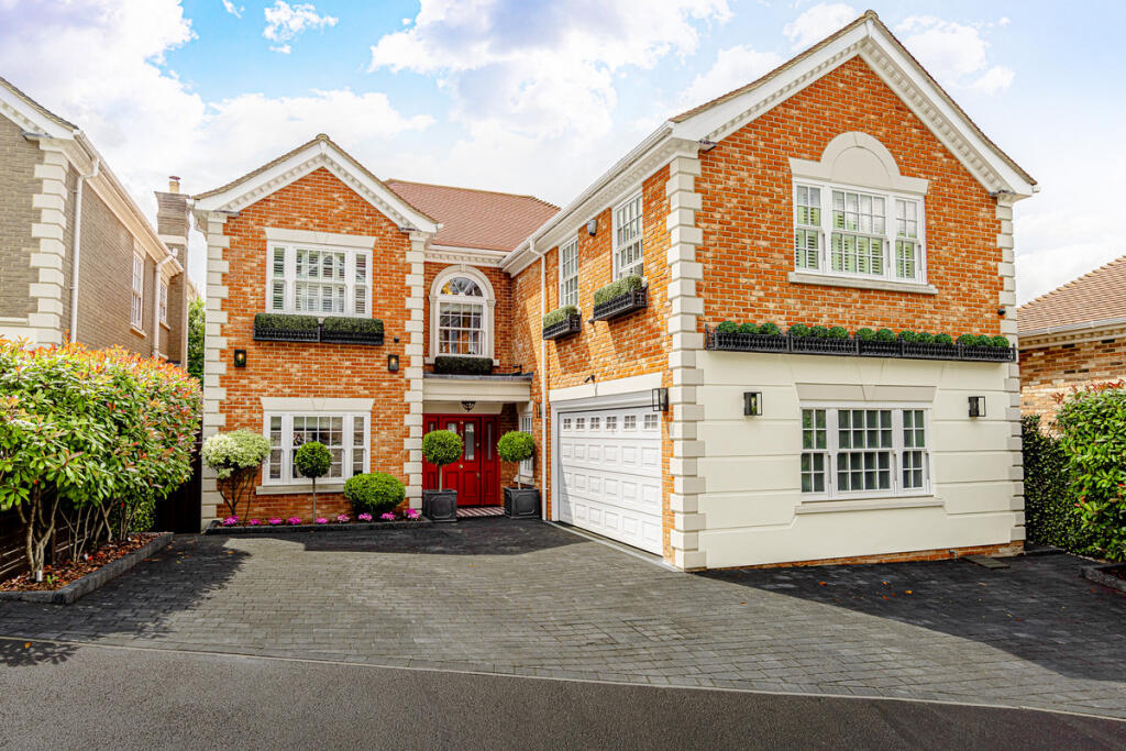 Main image of property: Vicarage Heights, Benfleet, SS7
