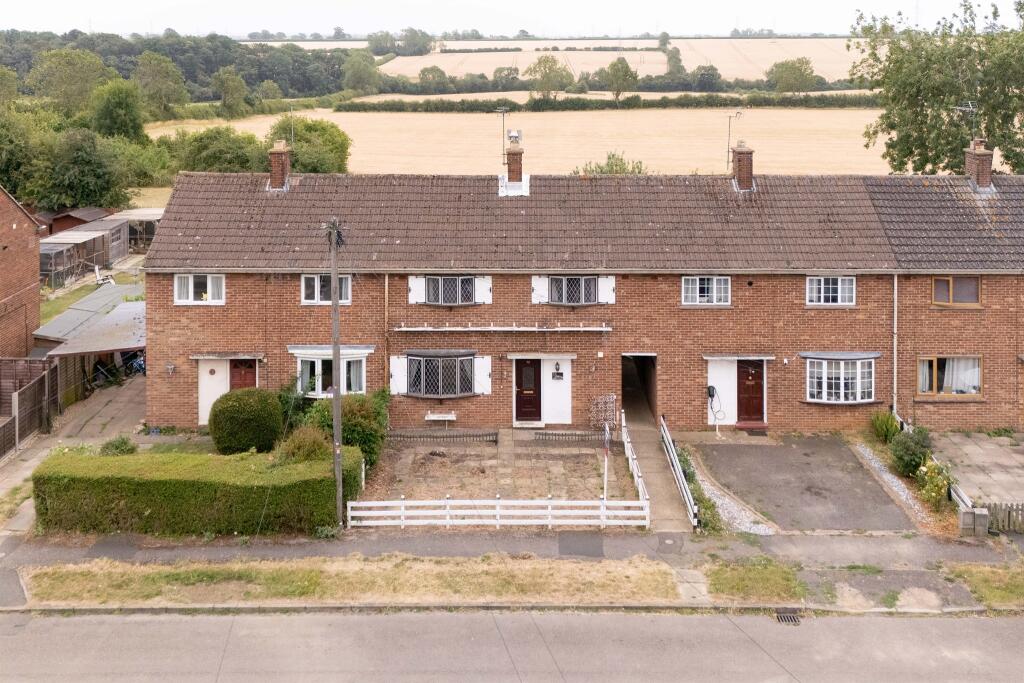 3-bed terraced on Carter Avenue, Broughton, Kettering, £220,000