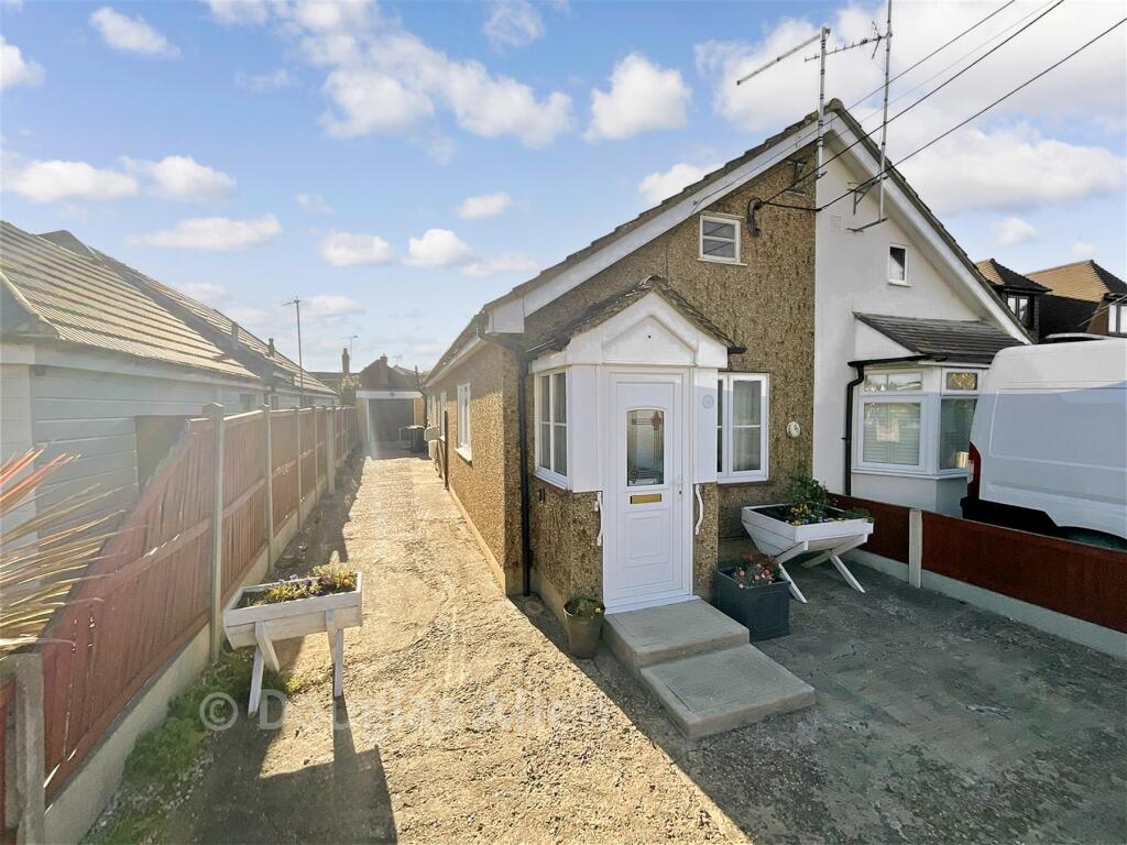 Main image of property: Nevendon Road, Wickford, Essex