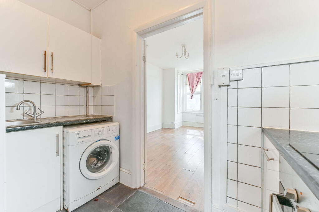 Apartment in London, Sutton New Town, Benhilton - View 4