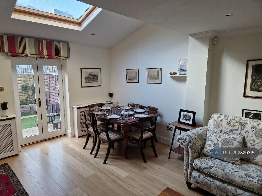 4 bedroom semi-detached house for rent