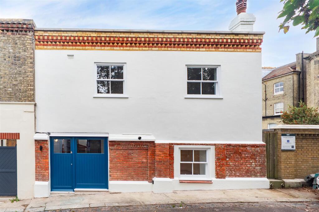 3-bed detached on Cambridge Grove, Hove, £650,000