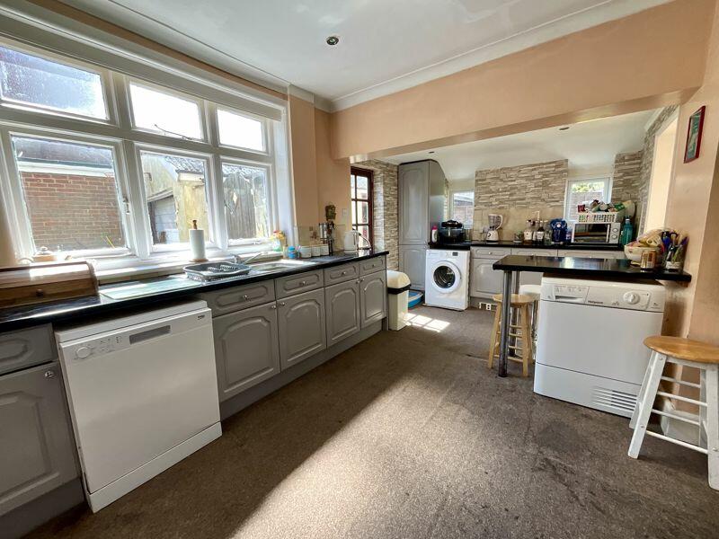 House in Holdenhurst, Pokesdown, Bournemouth - More