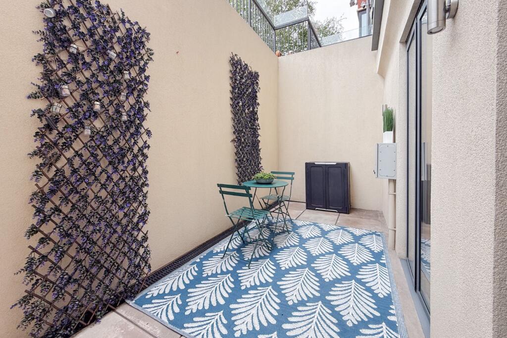 Apartment in Maidenhead, North Town - More