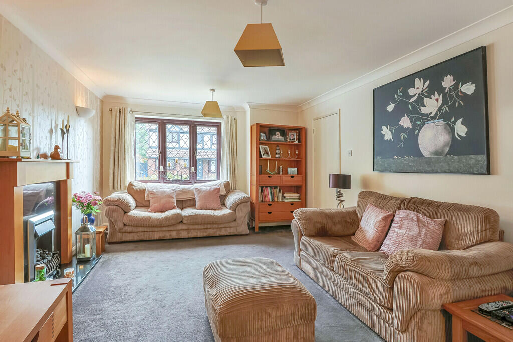 Isaacs Close, Poole photo 3