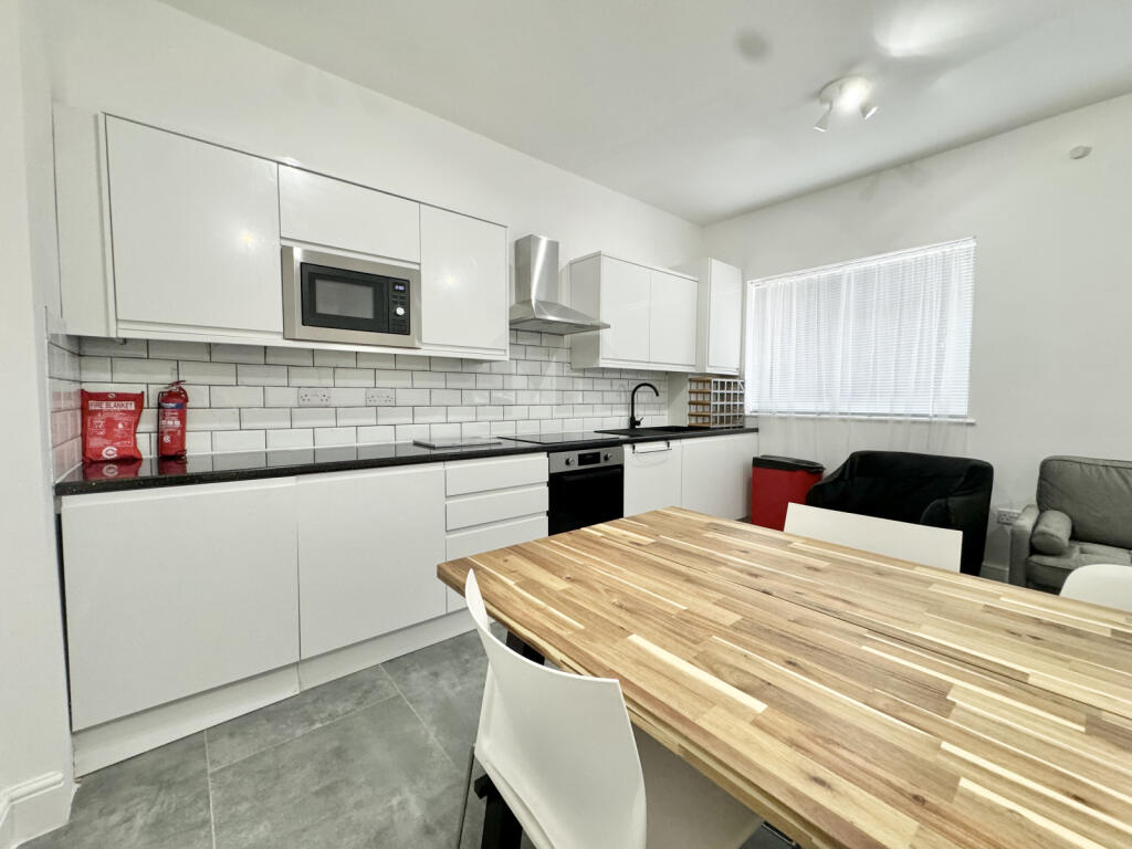 House in London - View 3