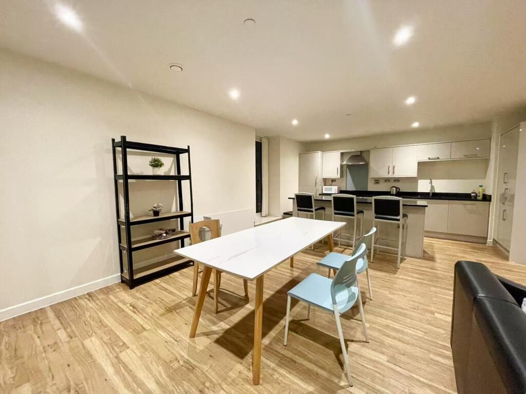 Apartment in Sheffield, South Yorkshire - More