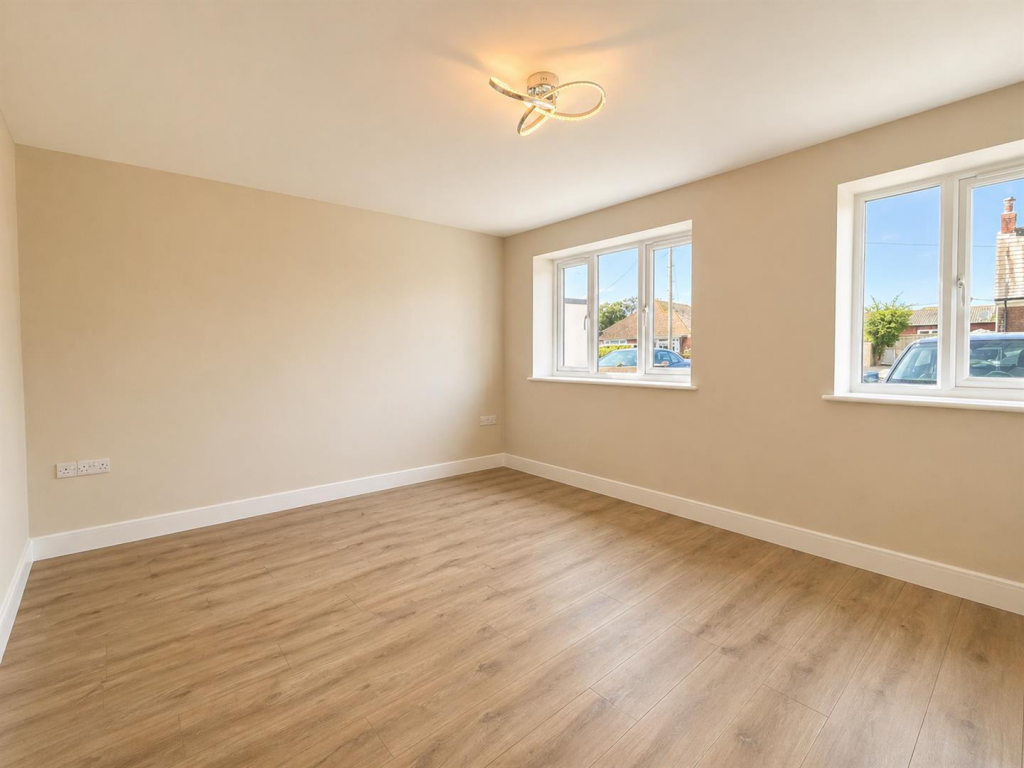 Slindon Avenue, Peacehaven photo 5