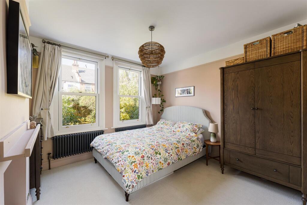 Apartment in London, Highams Park - More