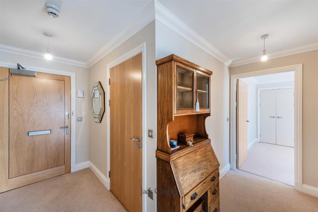 Apartment in Sevenoaks, Hextable - View 4