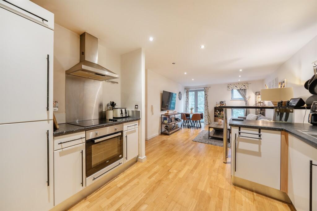 Apartment in Leeds, Holbeck - View 4