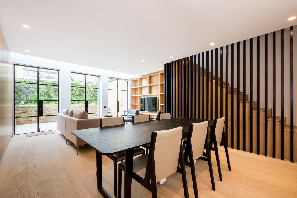 Apartment in London, Lot's Village, Brompton - More