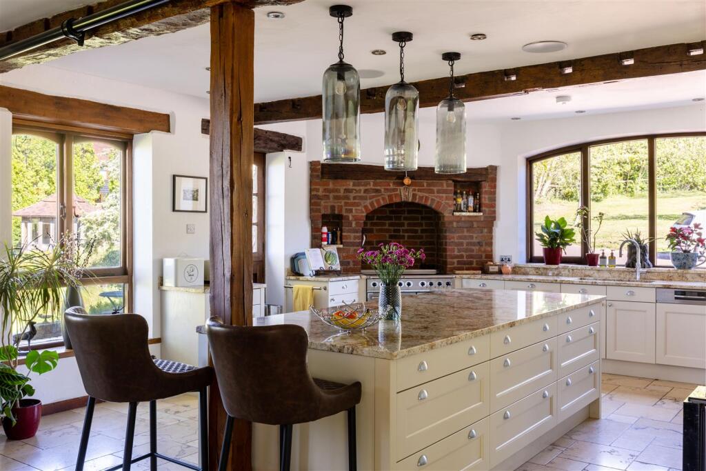 House in Tandridge, Bletchingley - View 3