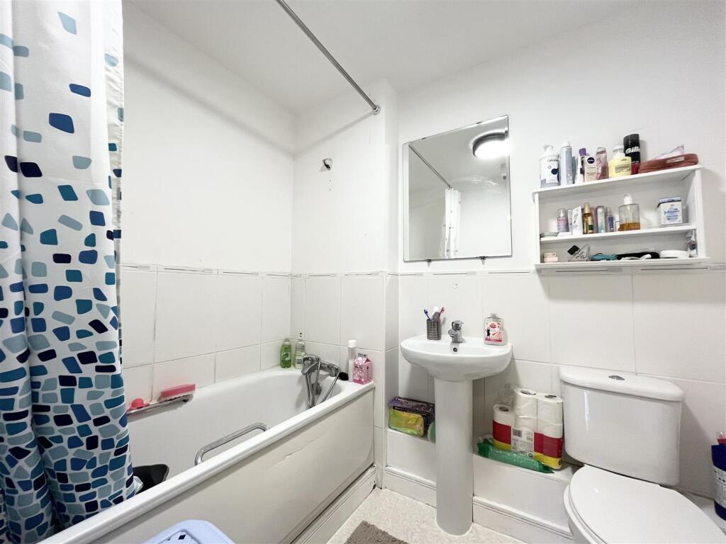 Apartment in Sutton - View 3