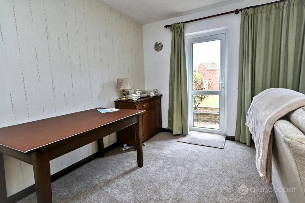 House in Nuneaton and Bedworth, Stockingford - More