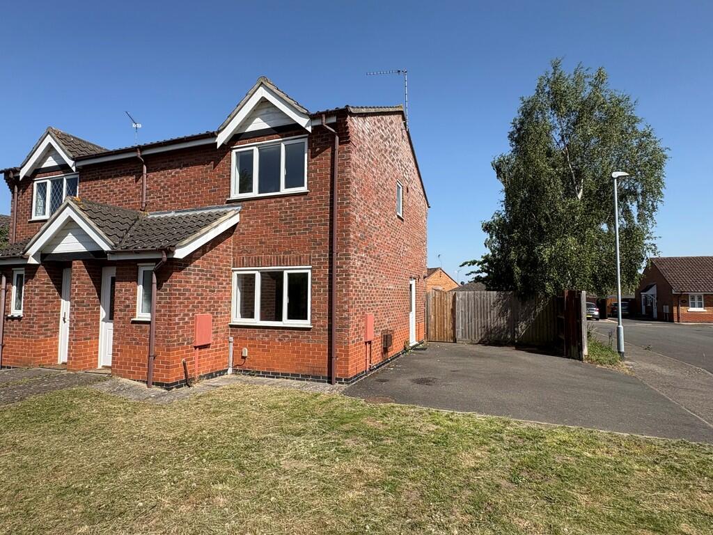 3-bed semi-detached on Franklin Drive, Spalding, £189,950