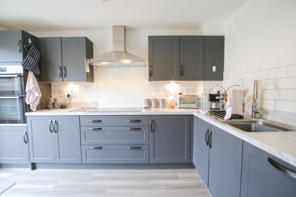 House in Wokingham, Emmbrook - View 4