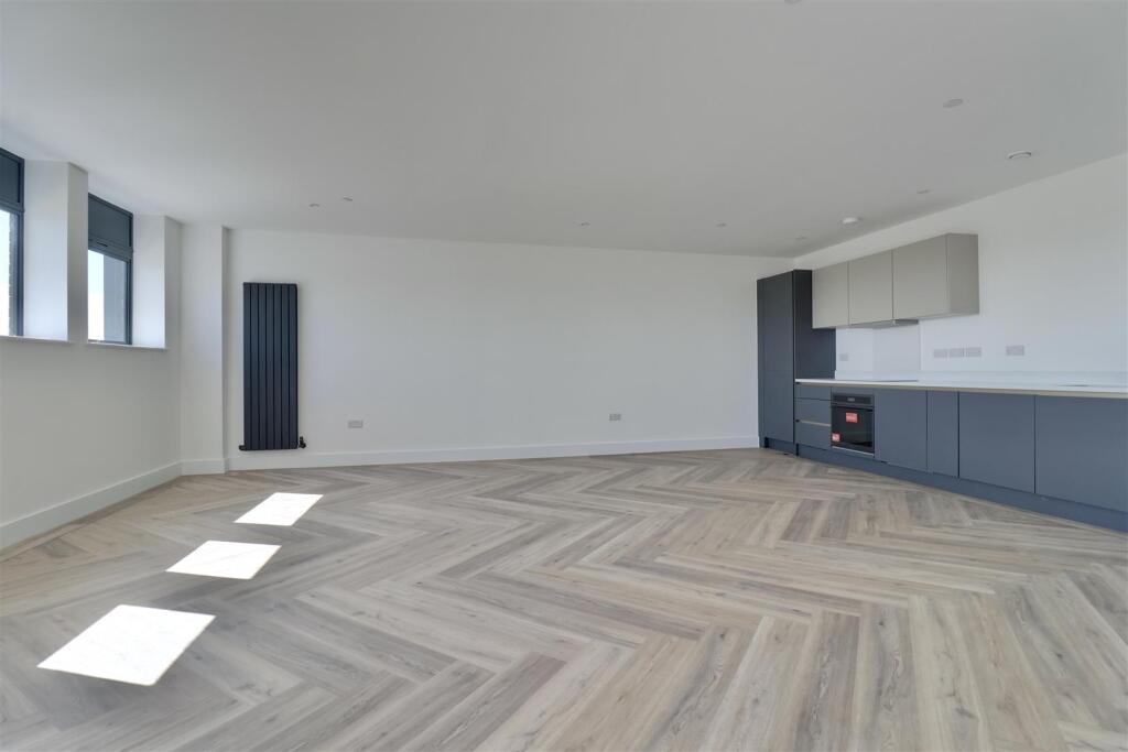 Apartment in Portsmouth, Southsea - View 4