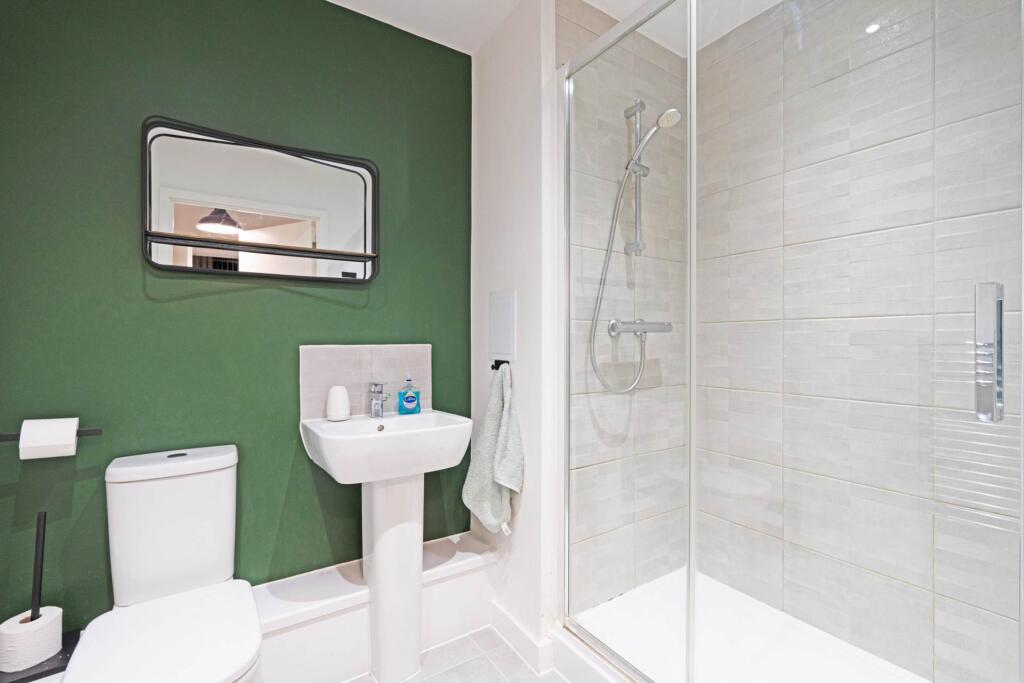 Apartment in Kingston upon Thames - View 5
