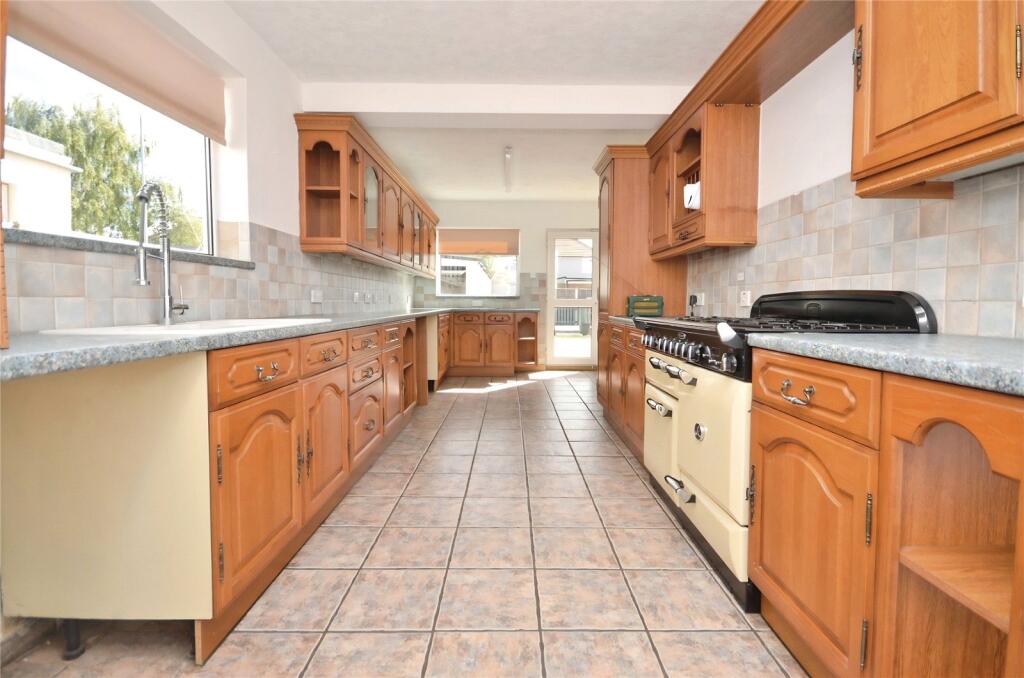 House in Romford - More