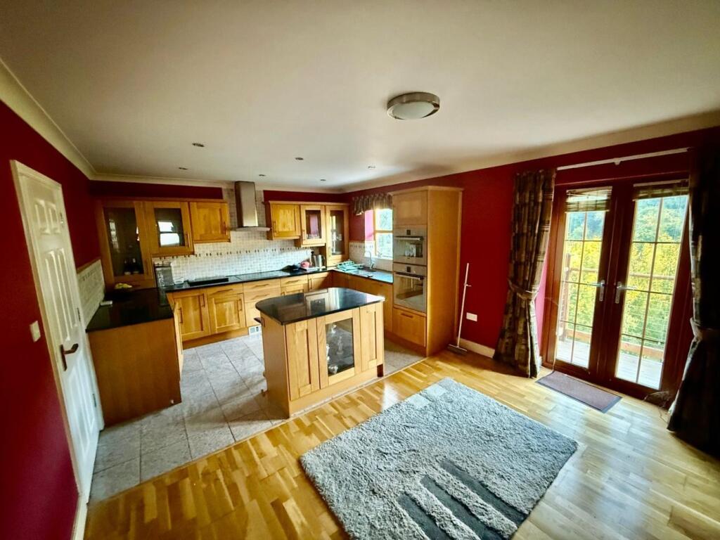 House in Newport - View 4