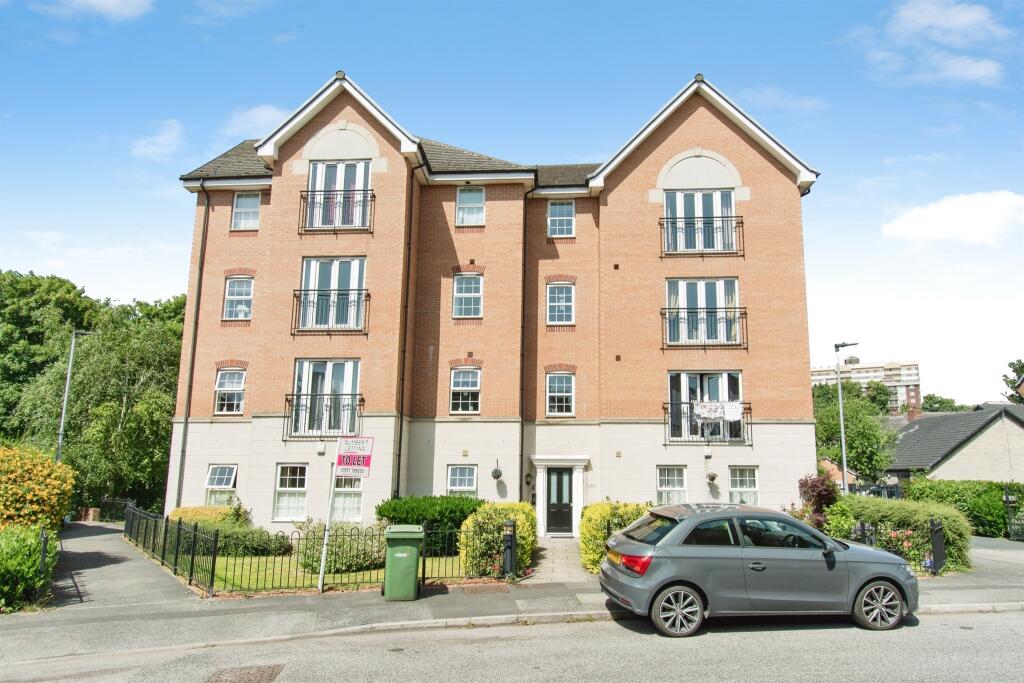 2-bed flat on Priory Chase, Pontefract, £100,000