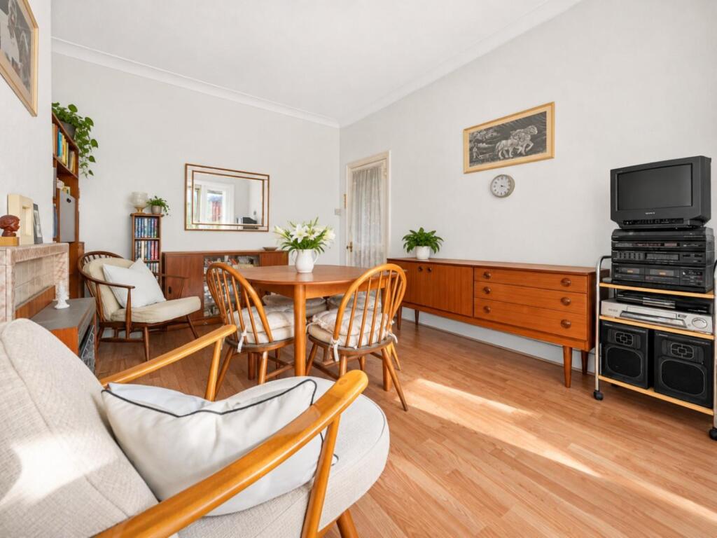 House in London, Hanwell - More