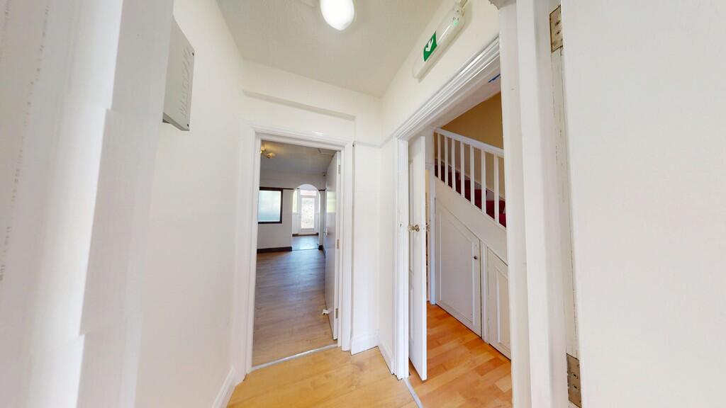 Main image of property: Double Room To Let In Mitcham