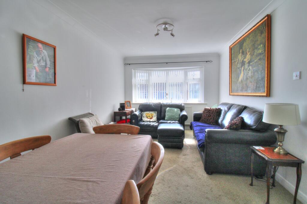 House in Southend-on-Sea - More