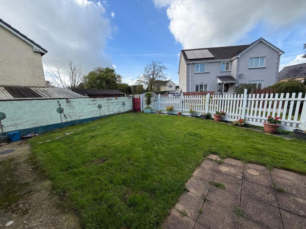 House in Llanfihangel-ar-arth - View 2