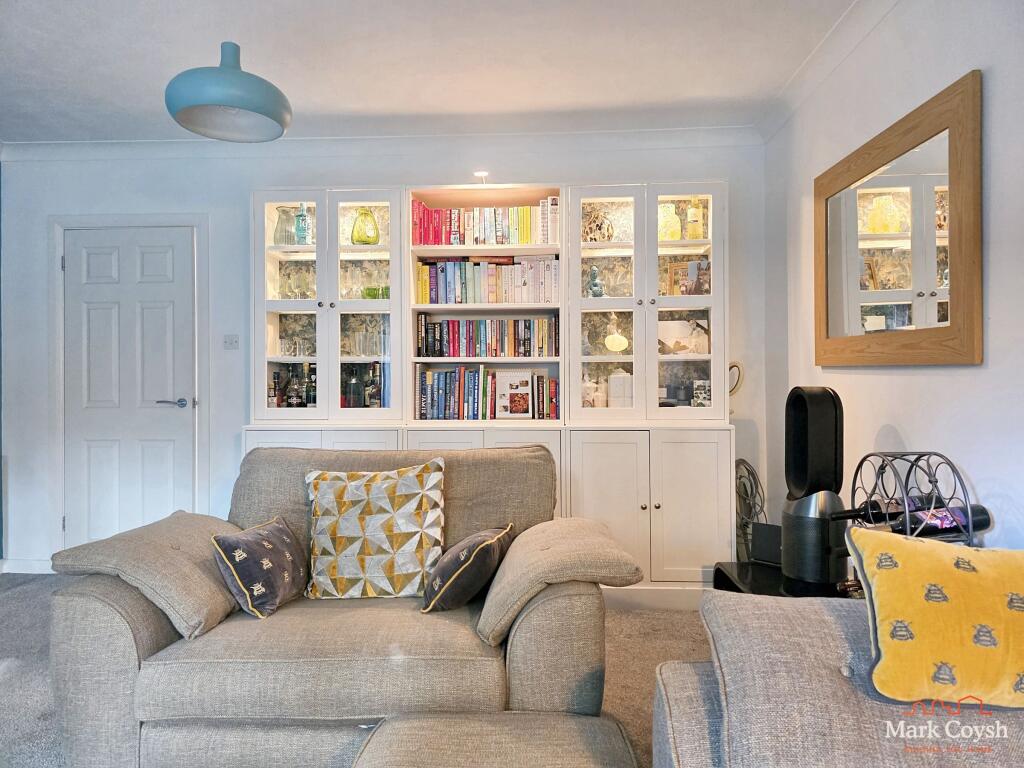 Kings Court, The Avenue, Tadworth - View 6